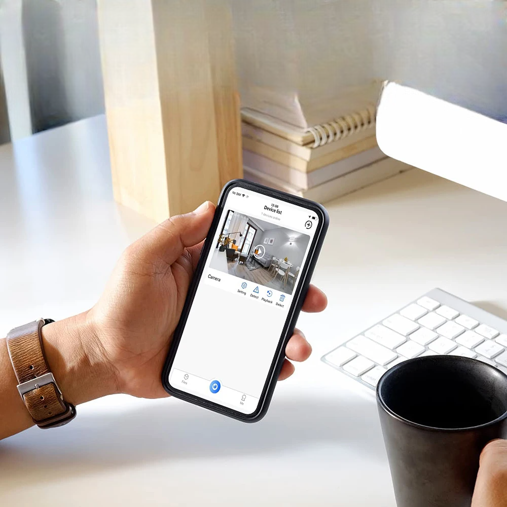 Horloge WiFi avec Mini Caméra HD 1080P et Thermomètre Intégré